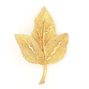 BSK Gold Tone Leaf Pin Brooch Textured Vintage Autumn Fall‎ Nature